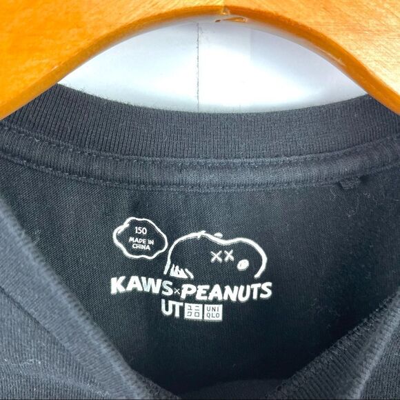 KAWS x Peanuts Black Snoopy T Shirt by Uniqlo Size 8-10 - Picture 4 of 6
